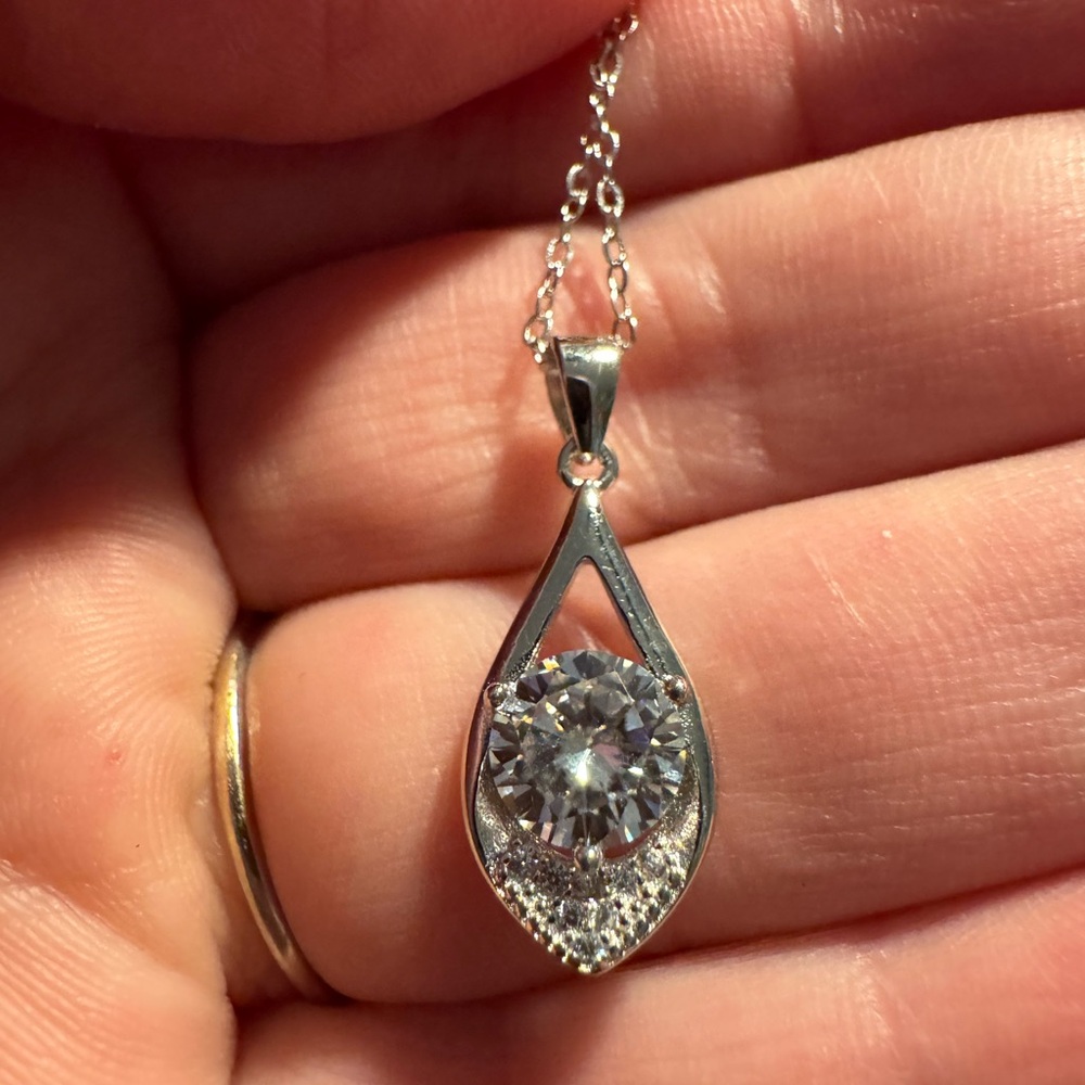 1 carat moissanite necklace